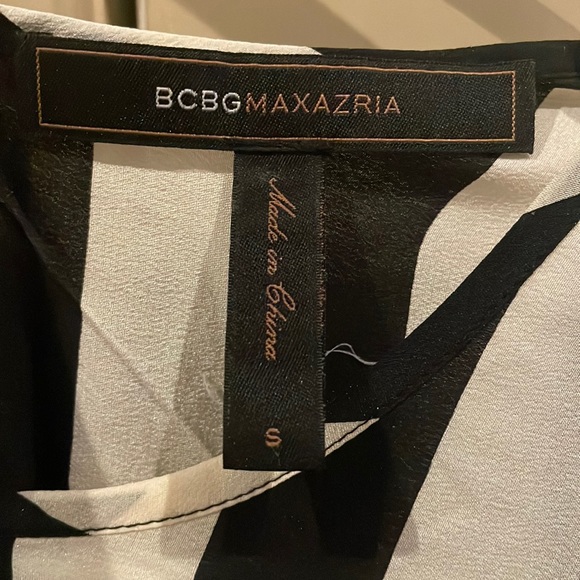 BCBG Single Sleeve Blk/White Striped top - Picture 3 of 3